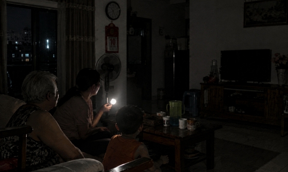 Nhà mất điện nên làm gì đầu tiên?