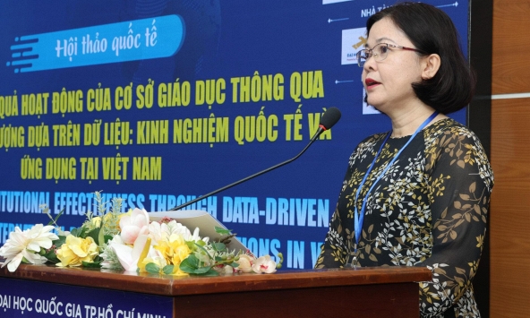 PGS. TS. Lê Ngọc Quỳnh Lam đưa dữ liệu vào quản trị chất lượng đại học