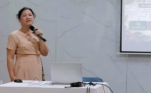 PGS.TS Trần Thị Thu Trà đưa vỏ cà phê tới bước chuyển giao công nghệ