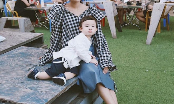 Vì sao nhiều cha mẹ hiện đại không ép con gần gũi với ông bà mà 'quanh năm thờ ơ, lễ Tết mới yêu thương'?