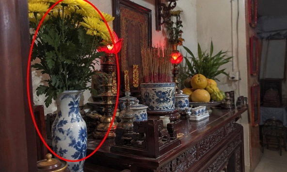 Lời khuyên cho những gia đình cắm hoa trên bàn thờ