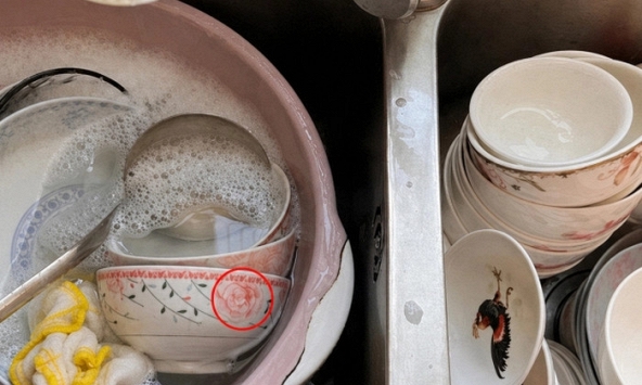 Lời khuyên cho những gia đình đang dùng bát đĩa sứ nhiều màu, nhiều họa tiết