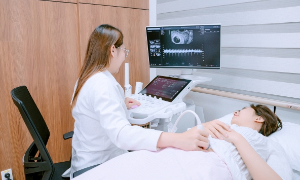 Người trẻ kết hôn muộn, chuyện sinh con tính thế nào?