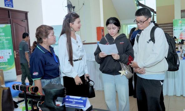 Nguyên liệu mới từ những thứ bỏ đi: Rơm rạ, thân sen, vỏ xoài