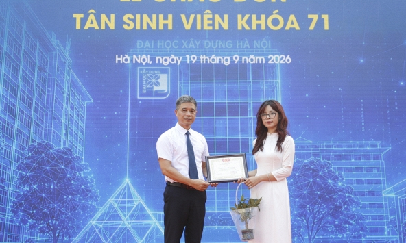 Trường ĐH 60 năm tuổi ở Hà Nội vừa trao loạt học bổng danh giá, sinh viên xuất sắc nhất nhận 20 triệu đồng