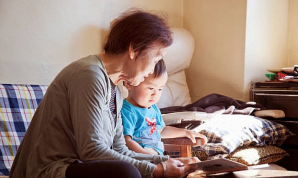 Cha mẹ một kiểu, ông bà một kiểu: Người mệt mỏi nhất chính là đứa trẻ