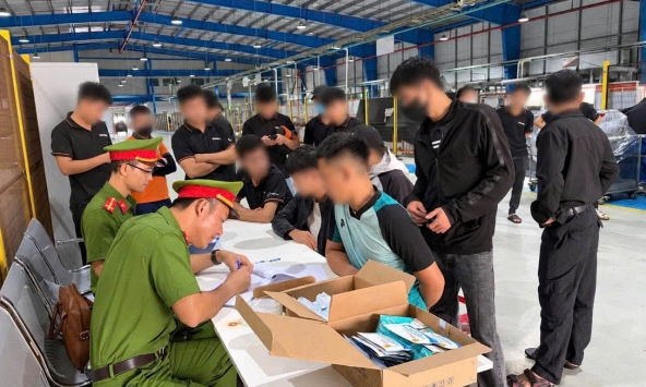 Công an bất ngờ kiểm tra hàng trăm người thuộc 3 công ty