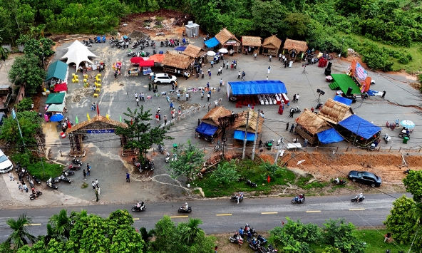  Khai mạc phiên chợ vùng cao “Hương vị Ba Vì - Sắc màu ẩm thực H’re”