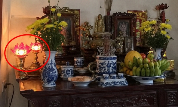Lời khuyên cho những gia đình đặt đèn trên bàn thờ