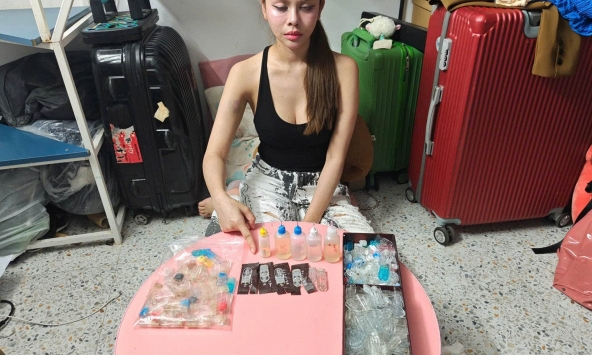 Bắt Phạm Phương Anh SN 1999 cùng hàng loạt đối tượng
