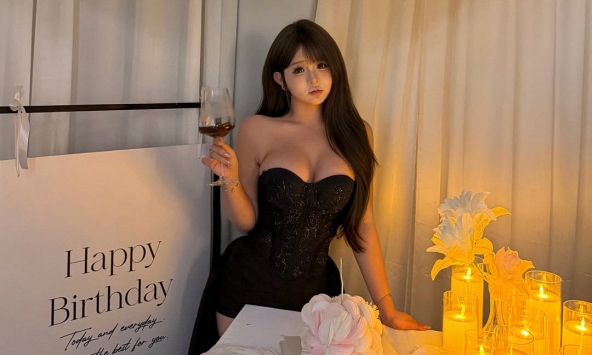 Đón sinh nhật bằng bộ ảnh mới, hot girl 2k4 khiến người xem phải trầm trồ nhan sắc