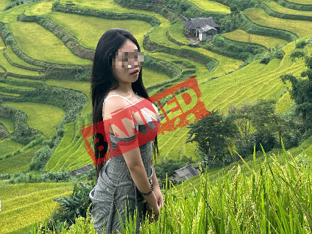 Ăn mặc hở hang chụp ảnh, hot girl nhận vô vàn chỉ trích