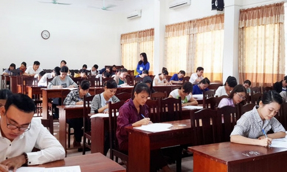 Điểm ưu tiên tuyển công chức nhìn từ cơ hội của nữ và nam