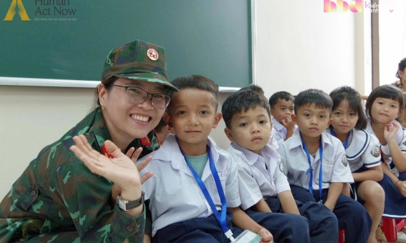 Hành trình “Trăng Sáng Muôn Nơi” tại Tây Giang: Khi màu áo lính thắp sáng vầng trăng trẻ thơ