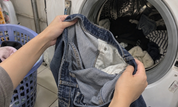 Lộn trái quần áo trước khi cho vào máy giặt, việc chỉ mất 5 giây nhưng tôi tiếc vì 10 năm qua không làm
