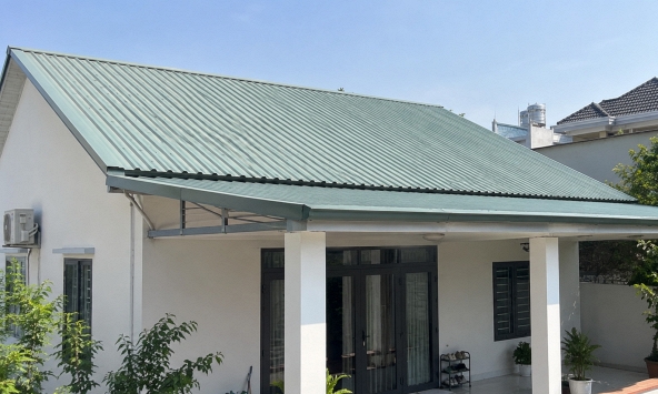 Vì sao ngày càng nhiều gia đình không còn lợp mái tôn? 2 kiểu mái đẹp, mát, ít ồn đang thành xu hướng mới