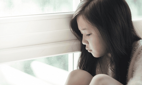 1 người bạn thân bỗng nhiên thờ ơ với con, mẹ nên làm sao để giúp con vượt qua những cảm xúc buồn tủi ấy?