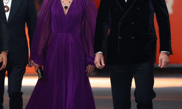 Kate Middleton xuất hiện như minh tinh tại thảm đỏ