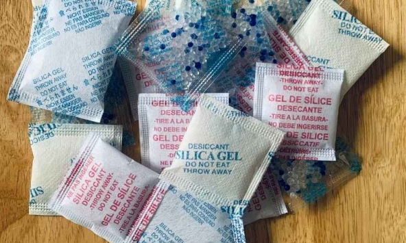 Bé gái 4 tuổi nuốt phải gói hút ẩm, mẹ nhanh trí bắt uống ngay 1 loại nước: Nghe tên bác sĩ cũng phải khen