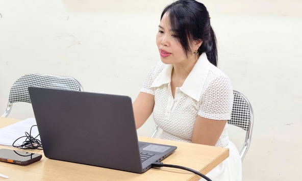 Đặt bản dịch của AI cạnh từ điển tài chính