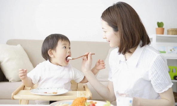 10 loại thực phẩm trẻ dưới 3 tuổi tuyệt đối không được đụng tới! Nhiều cha mẹ vẫn cho con ăn hằng ngày