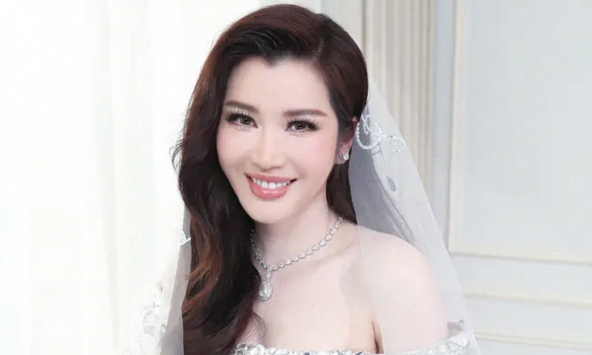 Akira Phan đưa lời tỏ tình lên khăn voan cô dâu