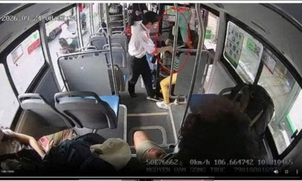 Camera ghi lại cảnh tiếp viên xe buýt xô đẩy khách xuống xe: Đã có kết quả xử lý