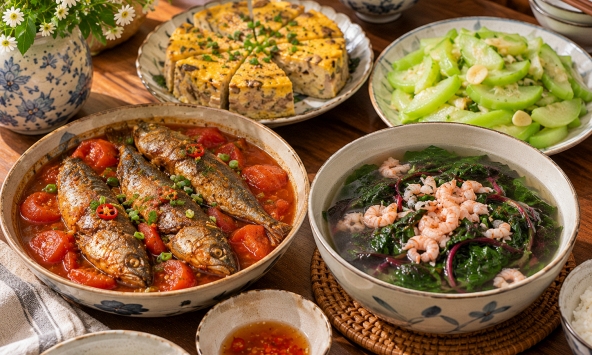 Tưởng mâm cơm bình thường, ai ngờ món ngon rẻ bèo này vừa dọn lên đã được cả nhà gắp sạch