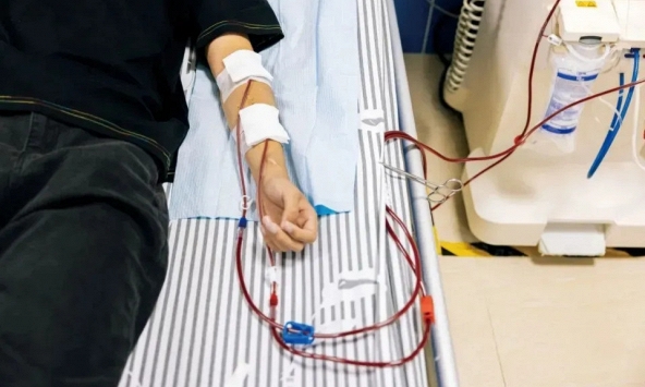Cậu bé 14 tuổi thận đã hỏng 98%, suy thận cấp vì loại nước người trẻ 'mê như điếu đổ'