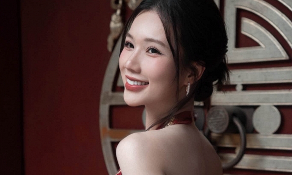 Đón Trung Thu 'ngọt' như bánh dẻo, nữ diễn viên phim giờ vàng VTV ghi điểm tuyệt đối với màn 'lên đồ' mới