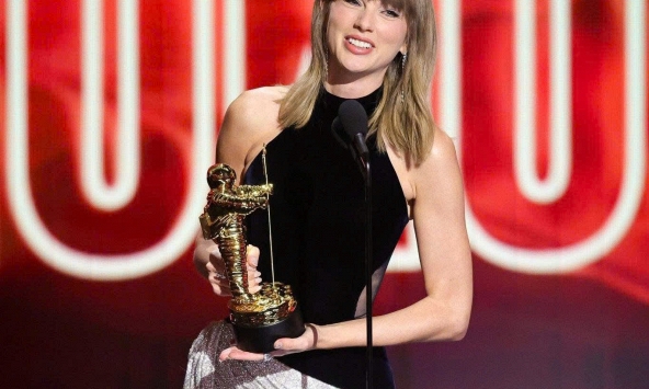 Taylor Swift biến lễ trao giải hàng đầu nước Mỹ thành “sân sau”