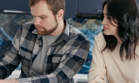 Ai quản lý tiền trong nhà có thật sự là người quyết định?