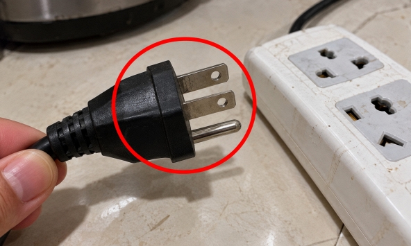 Hơn 90% người dùng không hiểu công dụng của chiếc chân thứ 3 trên phích cắm