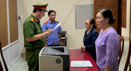 Ra quyết định khởi tố cựu giáo viên Bùi Thị Phú 64 tuổi và 5 người