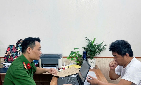 Ra quyết định khởi tố nhân viên bán hàng Phạm Thanh Nghĩa để điều tra về số tiền 94.345.689 đồng