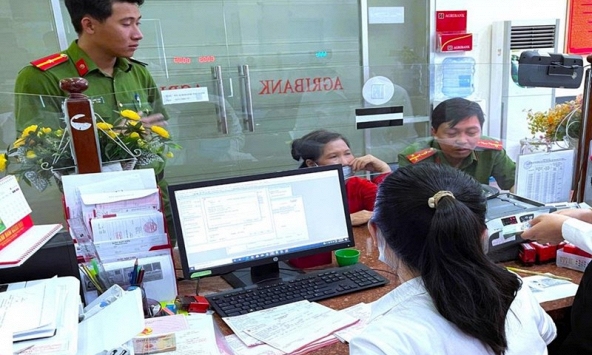 Tất cả người dân chú ý công an đang điều tra giao dịch chuyển tiền, nhận tiền từ các tài khoản ngân hàng sau