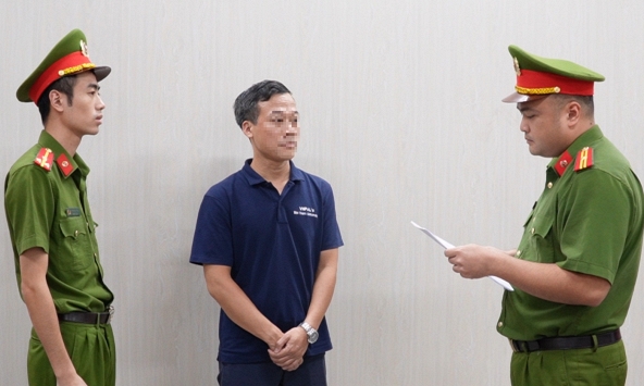 Thi hành lệnh bắt tạm giam Chủ tịch Công ty du lịch Triệu Tuấn Dũng SN 1980