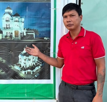 Thu nhập của thầy phụ hồ nổi tiếng nhất Việt Nam, đang xây biệt thự lâu đài gần 200m2 ở quê