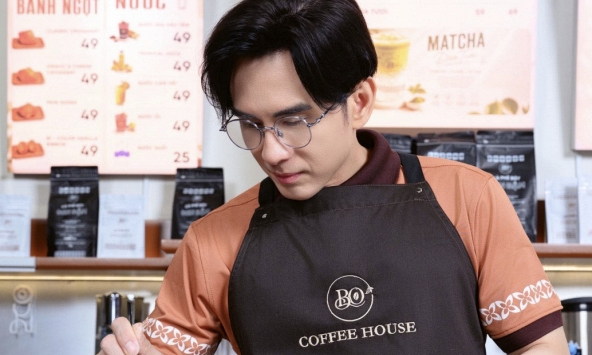 Ca sĩ Việt đi bán cà phê ở Mỹ, ly hôn vẫn mở quán chung với vợ cũ