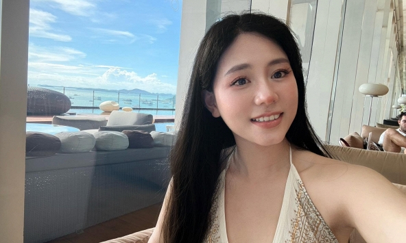 Hot girl Vật lý Minh Thu bất ngờ thông báo 'cập bến' trời Âu