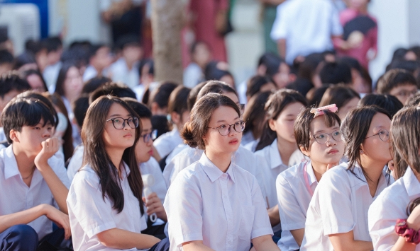 Nhiều phụ huynh gửi email đến Thông tin Chính phủ phản ánh các khoản thu đầu năm học, chuyện cứ đến hẹn lại nóng