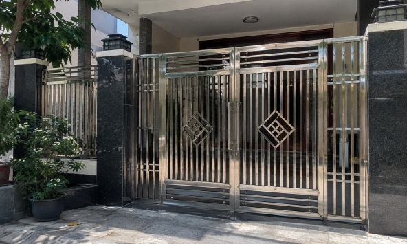 Tại sao ngày càng nhiều gia đình không làm cổng inox? Hóa ra 2 kiểu cổng này khiến mặt tiền đẹp, hiện đại hơn