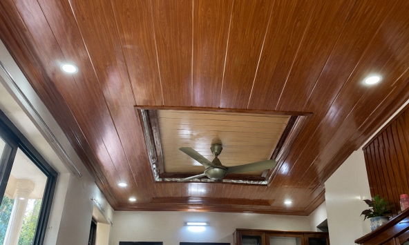 Tại sao ngày càng nhiều gia đình không làm trần nhựa giả gỗ? Hóa ra 2 kiểu trần này đẹp, thoáng, sang hơn nhiều