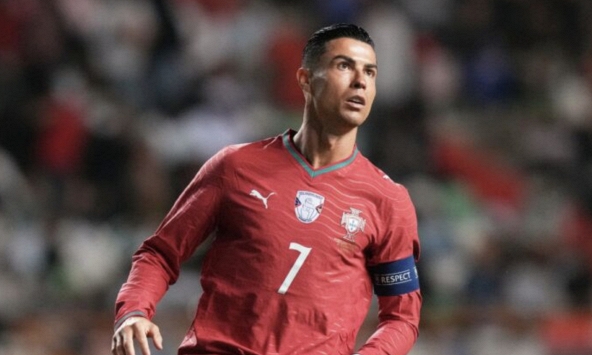 Cristiano Ronaldo chính thức rời tuyển Bồ Đào Nha, để lại thông điệp khó hiểu về “sự thật”