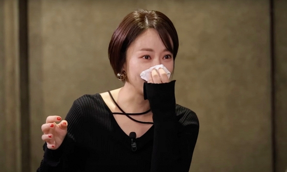 Hwang Jung Eum tự hủy nhan sắc trời ban, chi tiền gấp 10 lần để lấy lại gương mặt ban đầu