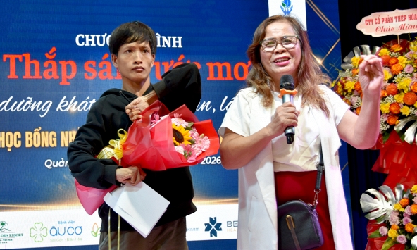 Cô giáo hơn 45 năm tận tụy gắn bó với nghề dạy trẻ khuyết tật 