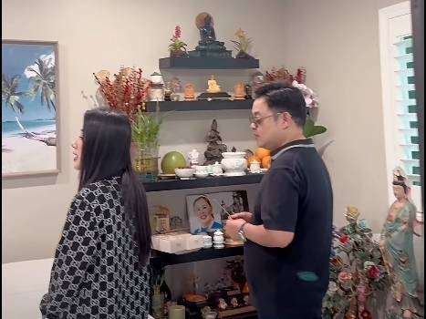 Nữ ca sĩ sang Mỹ đến nhà người đàn ông SN 1979 gốc Huế từng lộ số dư hơn 31 tỷ