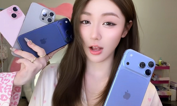 Rần rần 'đu trend' khoe đồ công nghệ nhưng Trần Hà Linh vẫn khẳng định chưa mua iPhone 18