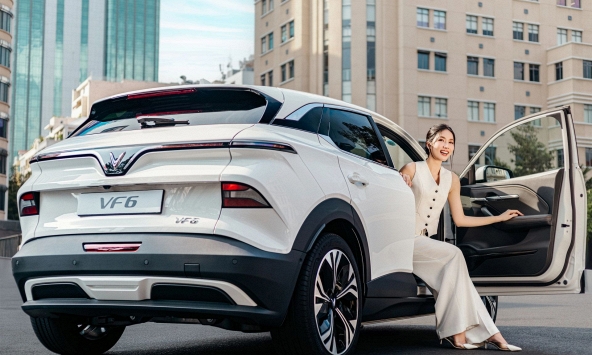 Cabin rộng rãi đi cùng ưu đãi 9%, VF 6 giúp gia đình trẻ thuận lợi lên đời SUV