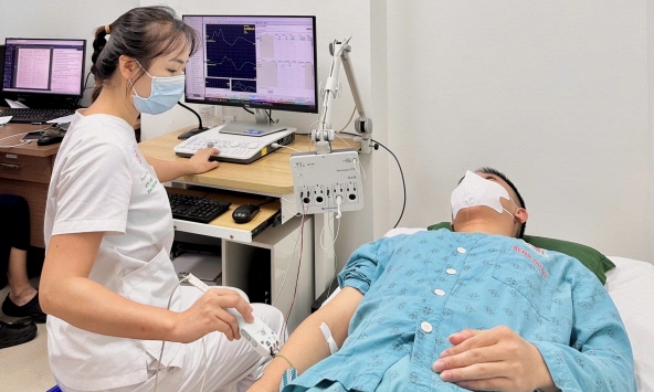 Hít 50 quả bóng cười mỗi ngày, nam thanh niên 24 tuổi tổn thương thần kinh, yếu tứ chi